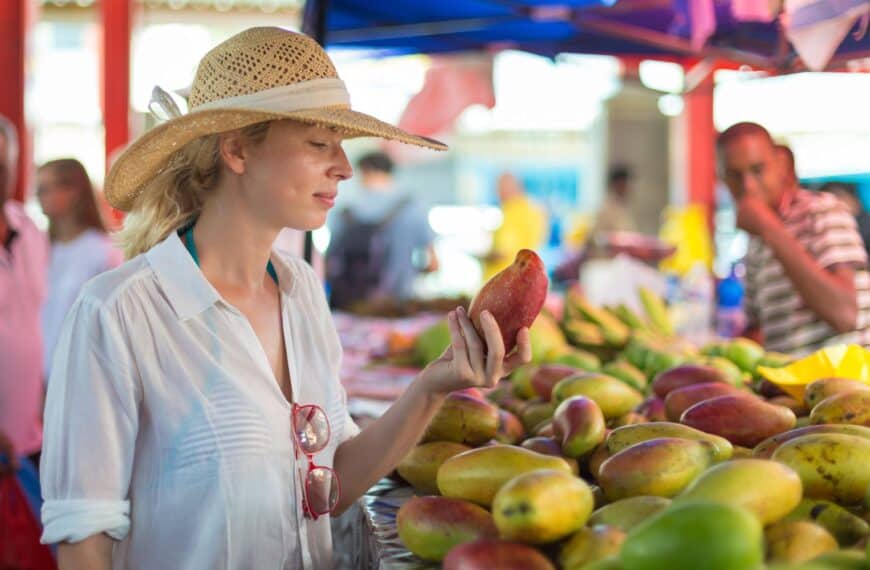5 Ways You Can Be More Food Sustainable While Traveling