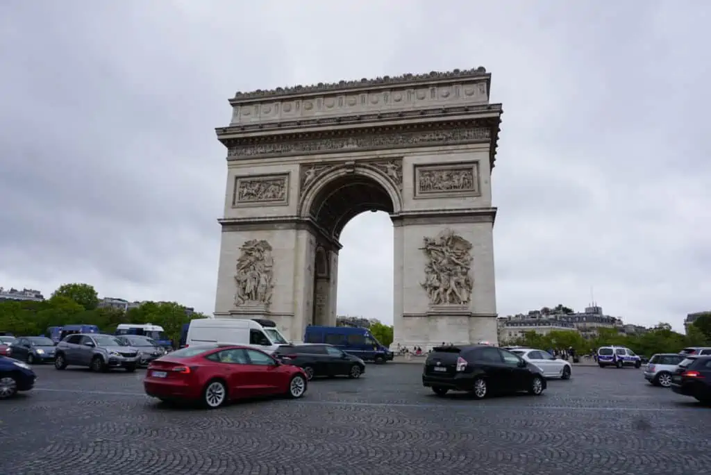 Arc de Triomphe & Champs-Élysées Ave