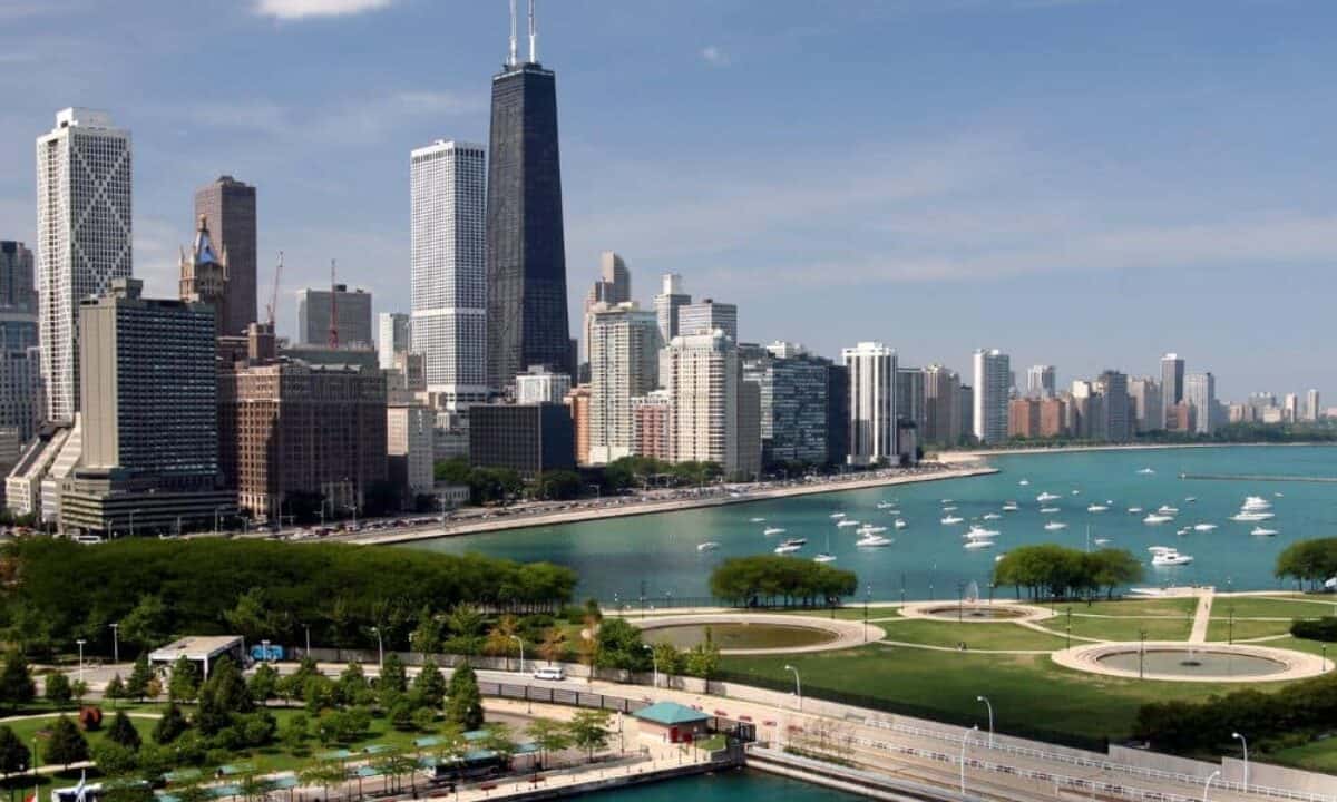 Chicago Building And Cityscape On Saint Patrick's Day Around Chicago River  Walk With Green Color Dyeing River In Chicago Downtown, Illinois, USA,  Crowned Irish And American People Are Celebrating. Stock Photo, Picture